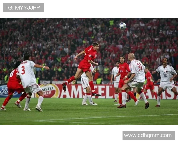 突破重围！足球球星带球过人精彩瞬间集锦，技艺与速度的完美结合