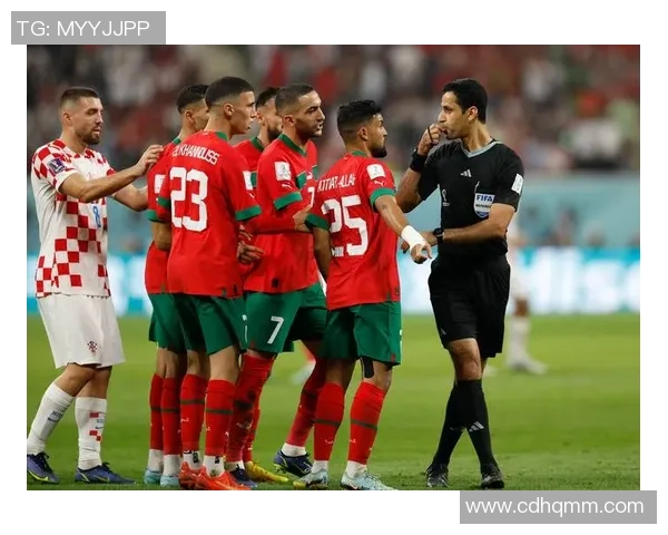 足球巨星化身白发老者依旧在绿茵场上激情奔跑追逐梦想 足球巨星化身白发老者依旧在绿茵场上激情奔跑追逐梦想